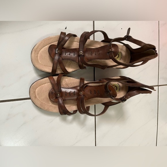 Earth Spirit Sandal size 10. brown. in like new condition , only worn once. - Picture 5 of 5